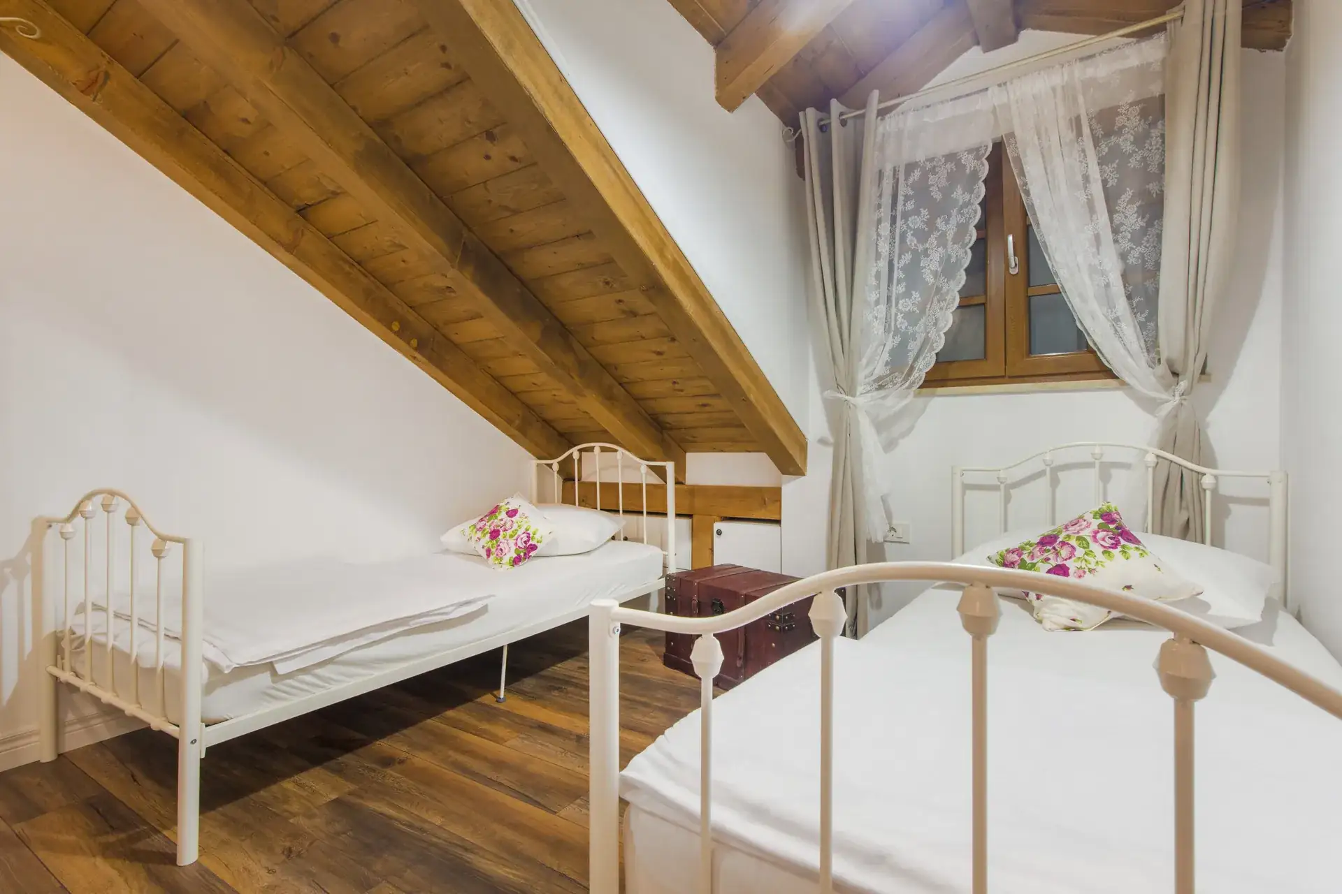 Third bedroom with two single beds under the beamed ceiling